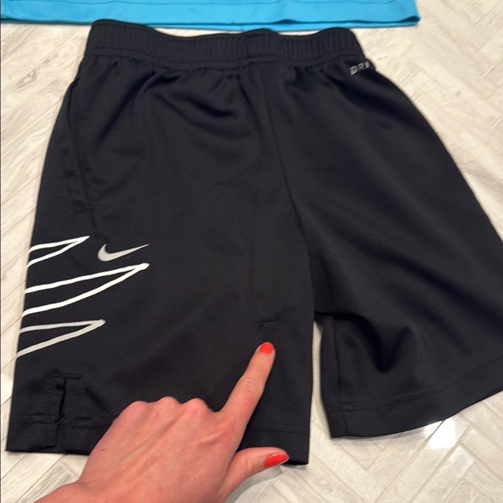 Nike Blue T-Shirt and Black Shorts Set, size kids 7 - Picture 6 of 9